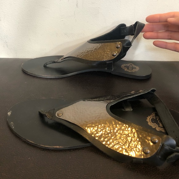 🌟HOST PICK🌟 Ecoté Hammered Metal and Faux Leather Thong Sandal - Picture 4 of 9